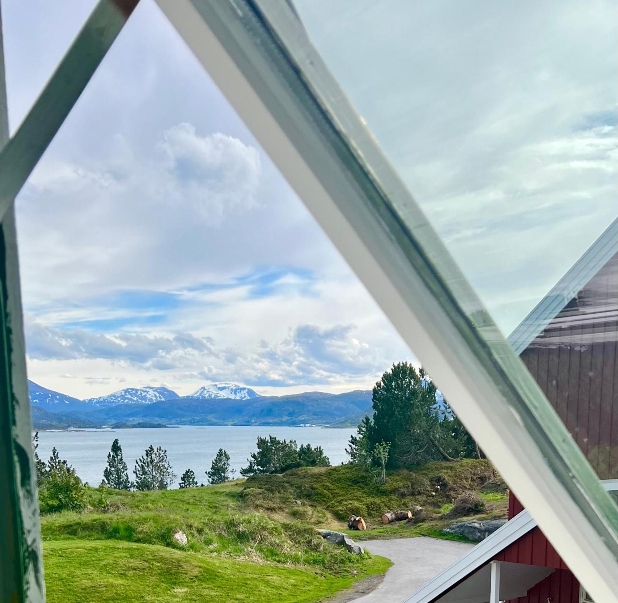Appartement Wake Up To A Beautiful View And Smell Of The Sea à Kristiansund Extérieur photo