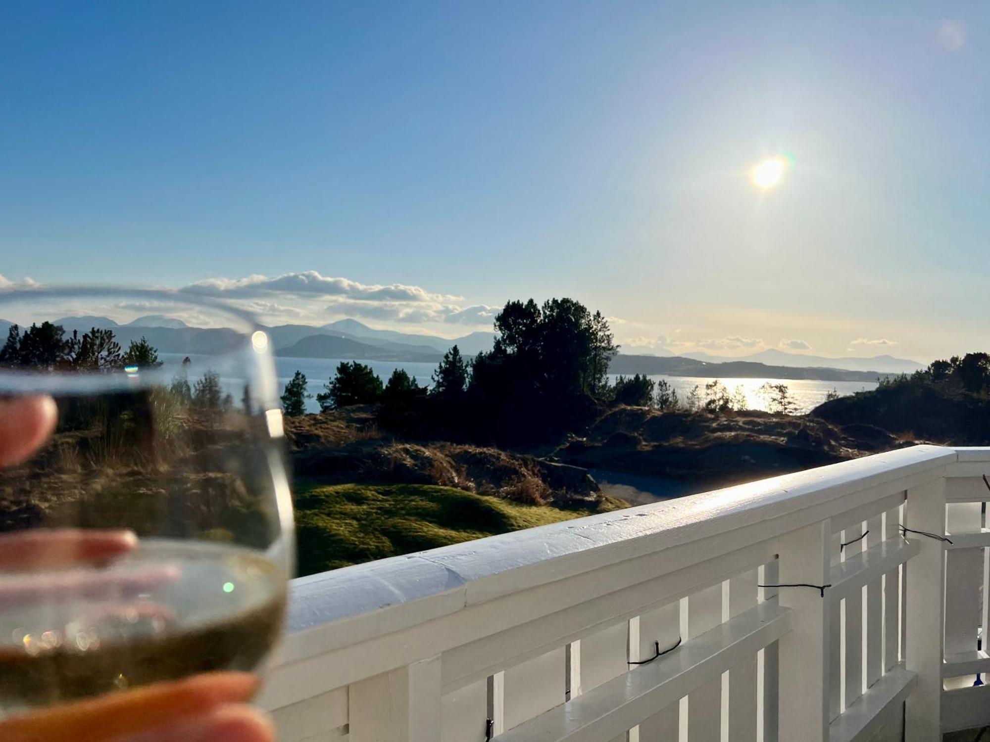 Appartement Wake Up To A Beautiful View And Smell Of The Sea à Kristiansund Extérieur photo
